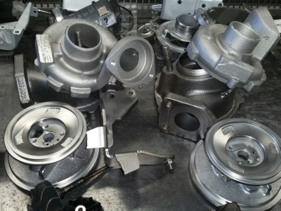 разобранные чистые турбины готовые к ремонту