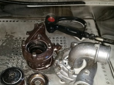 отмытая разобранная турбина